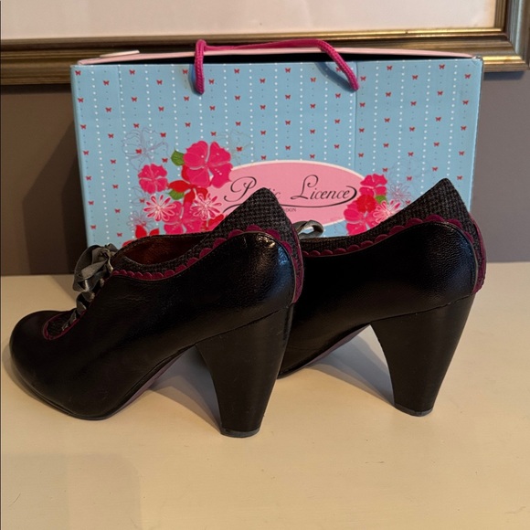 Poetic License Backlash Black and Pink Lace-Up Heels (7.5) - Picture 5 of 9